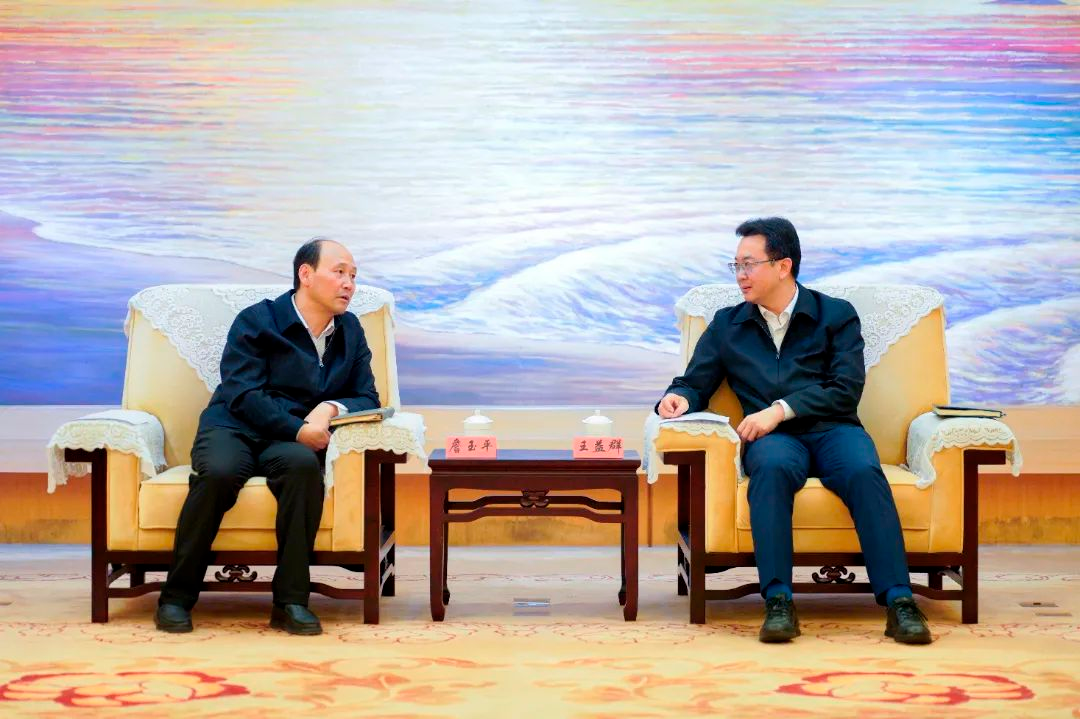 青海果洛州達日縣黨政代表團來奉考察